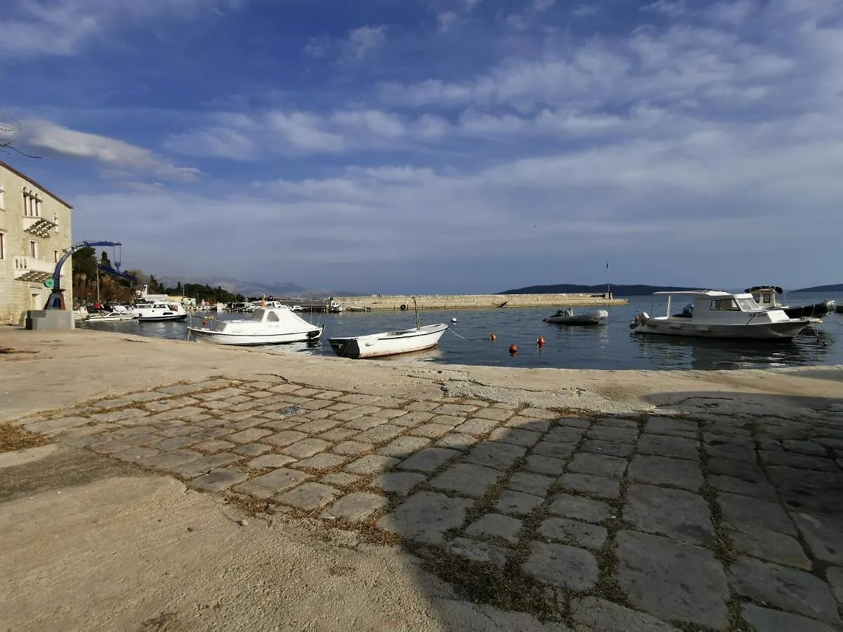 Apartment Miljenko I Dobrila Kastela