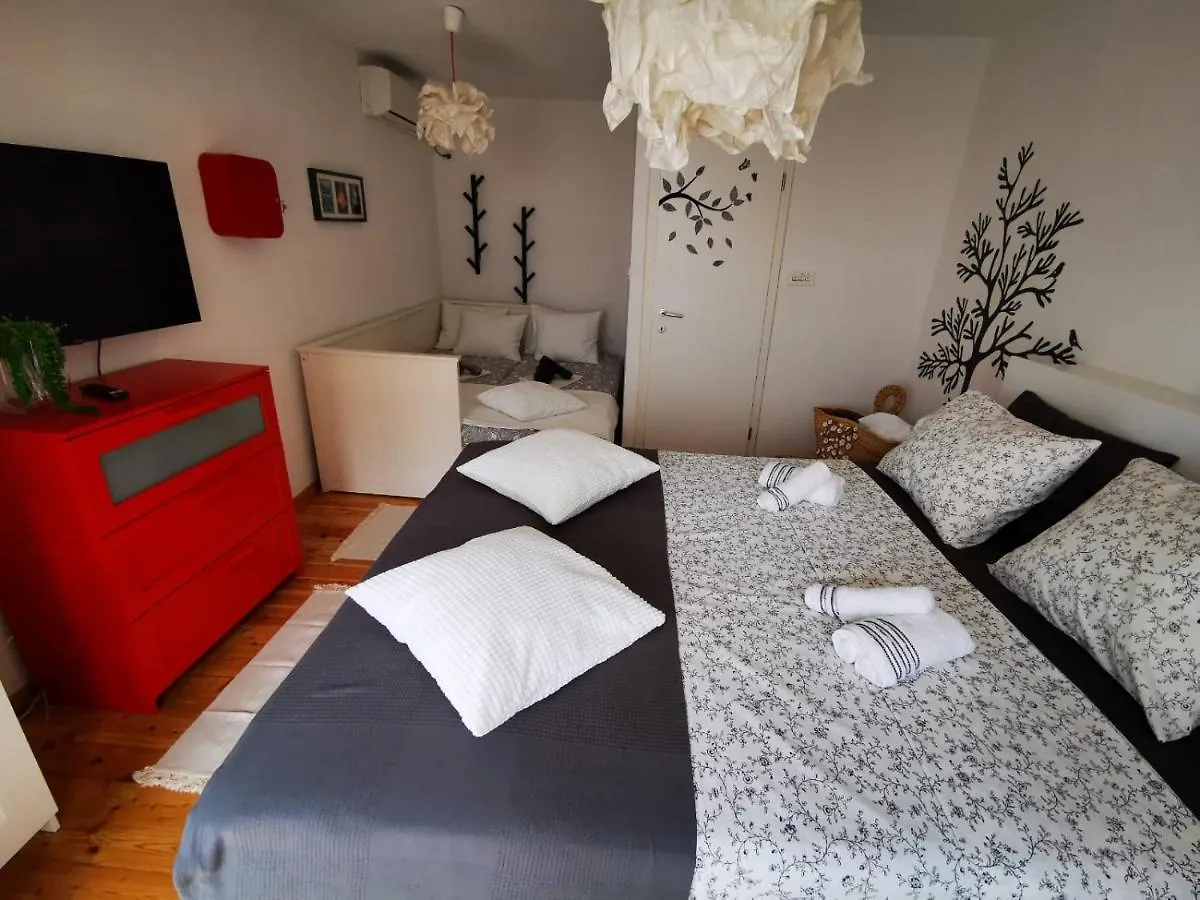 Apartment Miljenko I Dobrila Kastela